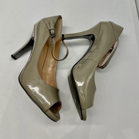 Tahari Grey Patent Heels - Picture 3 of 11